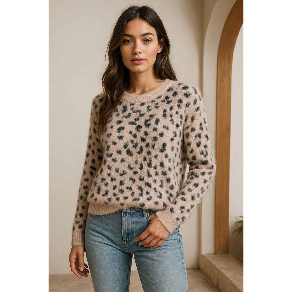 Dee Elly Leopard Print Fuzzy Sweater Women's Size‎ Medium Cozy Soft Knit